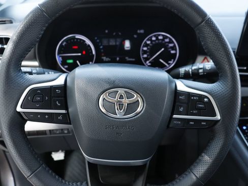 Used 2024 Toyota Sienna Limited AWD/4WD image 11