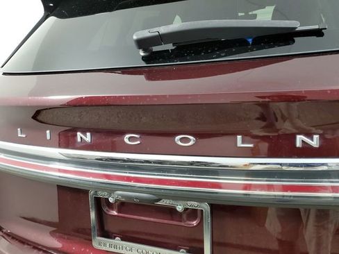 Used 2023 Lincoln Nautilus FWD w/ Premium Package image 6