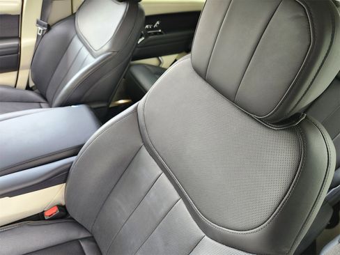 Used 2022 Land Rover Range Rover Long Wheelbase SE image 16