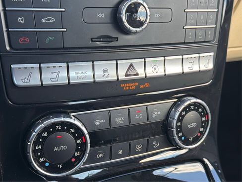 Used 2020 Mercedes-Benz SLC 300 w/ Premium Package image 19