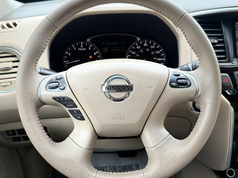 Used 2013 Nissan Pathfinder SV AWD/4WD image 12