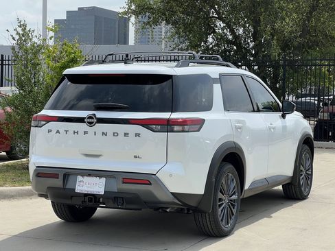 New 2026 Nissan Pathfinder SL FWD image 4