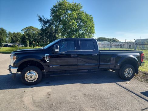 Used 2022 Ford F350 XLT w/ XLT Value Package AWD/4WD image 3