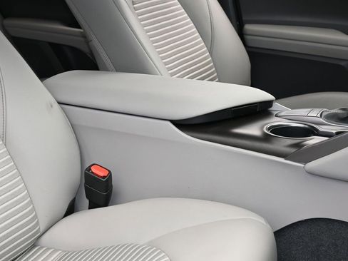 Used 2024 Toyota Camry SE image 40