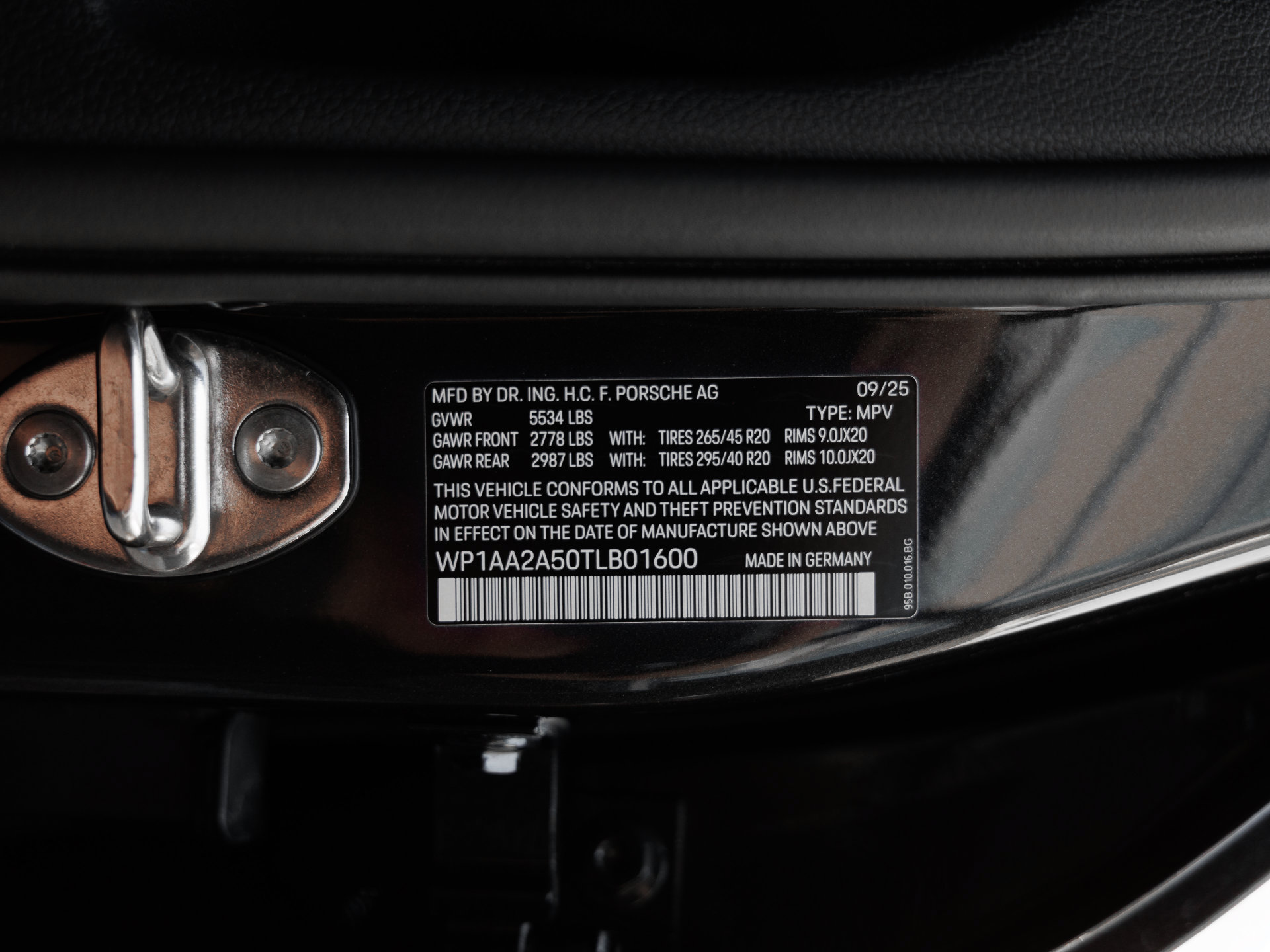 Certified 2026 Porsche Macan Turbo AWD/4WD image 41