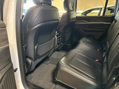 Used 2023 Jeep Grand Cherokee Limited AWD/4WD image 21