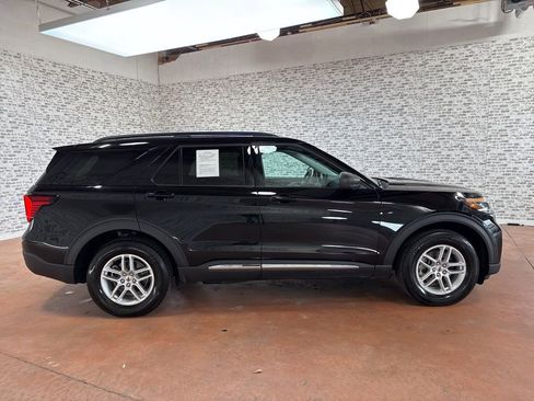 Used 2025 Ford Explorer Active AWD/4WD image 8