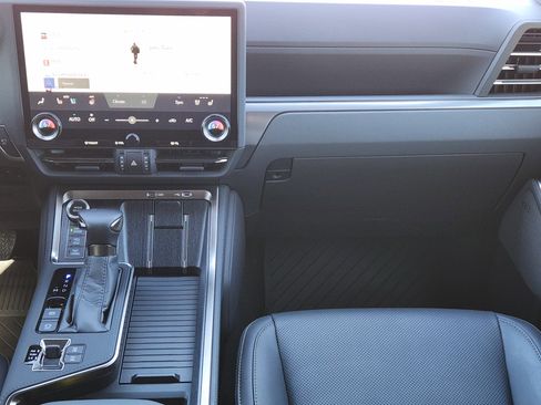 Used 2025 Lexus GX 550 image 34