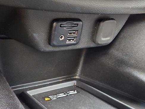 Used 2023 Chevrolet Traverse RS FWD image 27