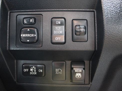 Used 2020 Toyota Tundra SR5 w/ SR5 Leather Package image 20