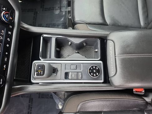 Used 2024 Nissan Pathfinder SL AWD/4WD image 22