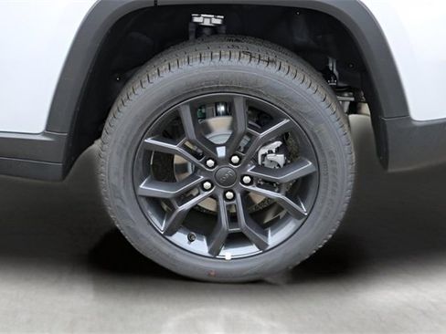 New 2025 Jeep Grand Cherokee Limited image 9