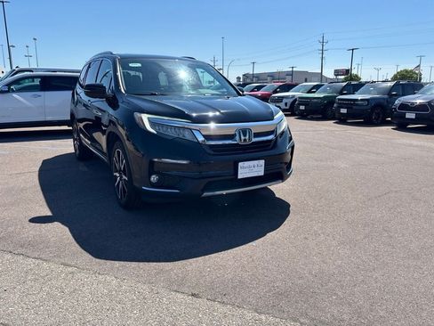 Used 2019 Honda Pilot Touring image 3