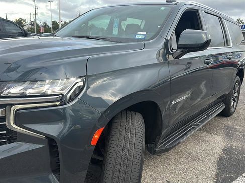 Used 2021 Chevrolet Suburban LT RWD image 4
