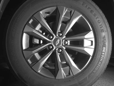Used 2025 Chevrolet Equinox LT FWD image 12