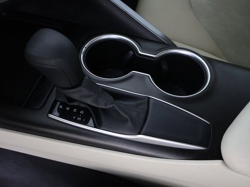 Used 2021 Toyota Camry LE image 39