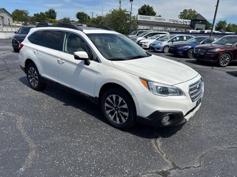 Used 2015 Subaru Outback 3.6R Limited AWD/4WD image 4
