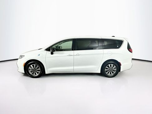 Used 2024 Chrysler Pacifica Limited FWD image 4