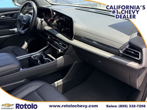 Used 2025 Chevrolet Traverse LT FWD image 7