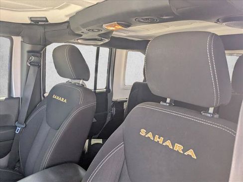 Used 2014 Jeep Wrangler Unlimited Sahara w/ Connectivity Group AWD/4WD image 14