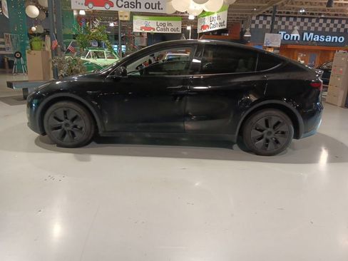 Used 2024 Tesla Model Y Long Range AWD/4WD image 12