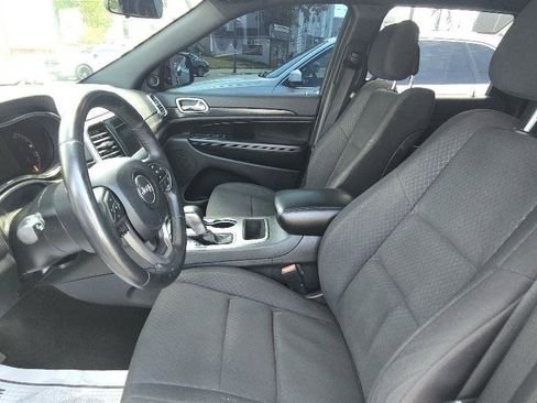 Used 2018 Jeep Grand Cherokee Laredo AWD/4WD image 10