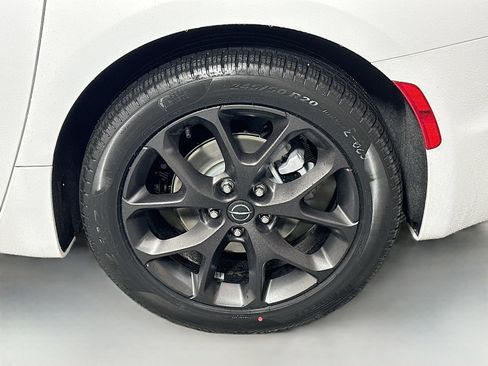New 2026 Chrysler Pacifica Limited w/ S Appearance Package FWD image 9