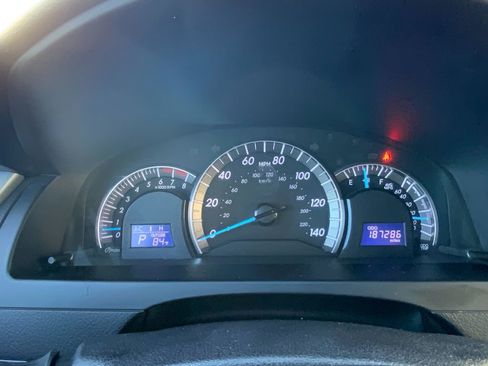 Used 2014 Toyota Camry SE image 11