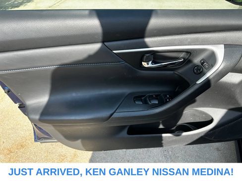 Used 2017 Nissan Altima 2.5 SR FWD image 14