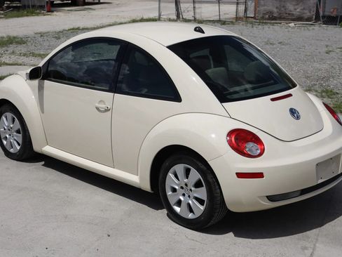 Used 2008 Volkswagen Beetle S FWD image 4