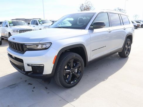 New 2025 Jeep Grand Cherokee L Limited w/ Luxury Tech Group II image 11