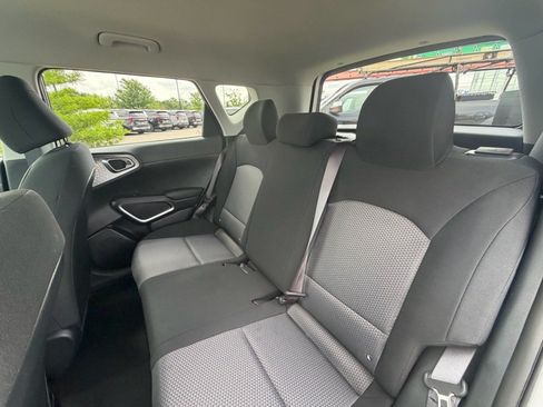 Used 2024 Kia Soul S FWD image 6