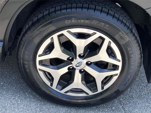 Certified 2023 Subaru Forester Premium AWD/4WD image 11