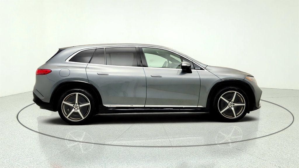 Used 2023 Mercedes-Benz EQS 580 4MATIC SUV image 4