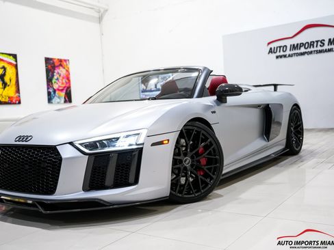 Used 2018 Audi R8 V10 w/ Carbon Exterior Package AWD/4WD image 42