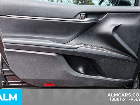 Used 2022 Toyota Camry SE image 39