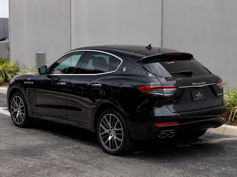 Certified 2022 Maserati Levante GT AWD/4WD image 3
