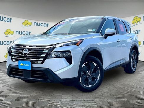 Used 2025 Nissan Rogue SV AWD/4WD image 3
