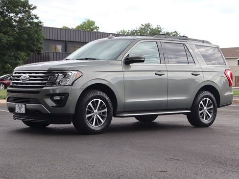 Used 2019 Ford Expedition XLT w/ Equipment Group 202A AWD/4WD image 11