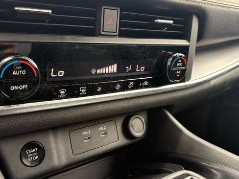 Used 2025 Nissan Rogue SV FWD image 23