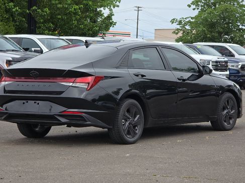 Used 2022 Hyundai Elantra SEL w/ Preferred Accessory Package FWD image 4