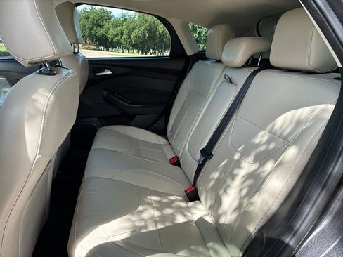 Used 2018 Ford Focus Titanium FWD image 29
