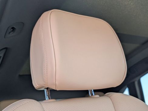 Certified 2024 Porsche Macan AWD/4WD image 18
