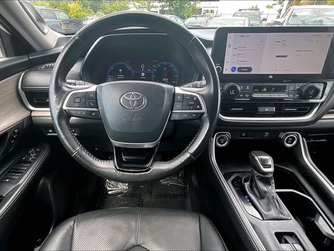 Used 2024 Toyota Grand Highlander AWD Hybrid image 5