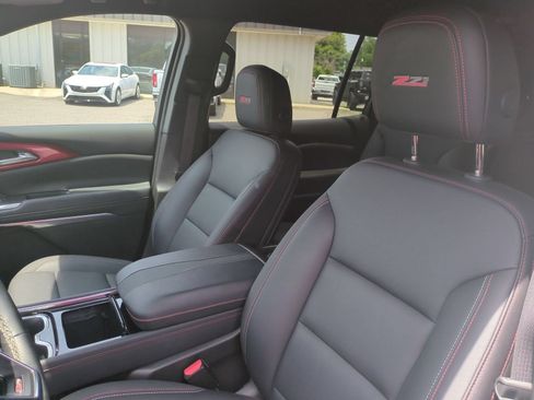 Used 2025 Chevrolet Traverse Z71 w/ Enhanced Driving Package AWD/4WD image 19