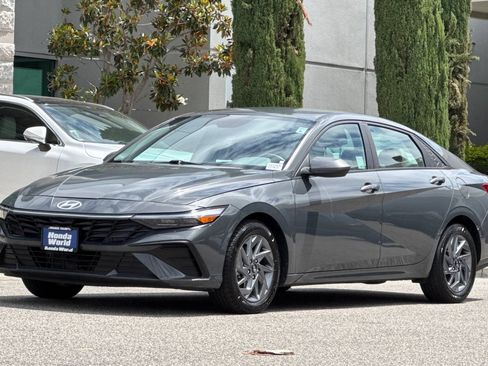Used 2024 Hyundai Elantra Blue FWD image 8