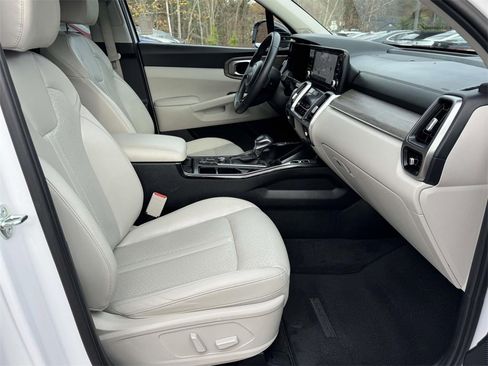 Used 2023 Kia Sorento EX w/ Panoramic Sunroof Package image 14