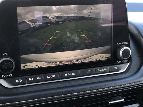 Used 2025 Nissan Rogue SV image 29