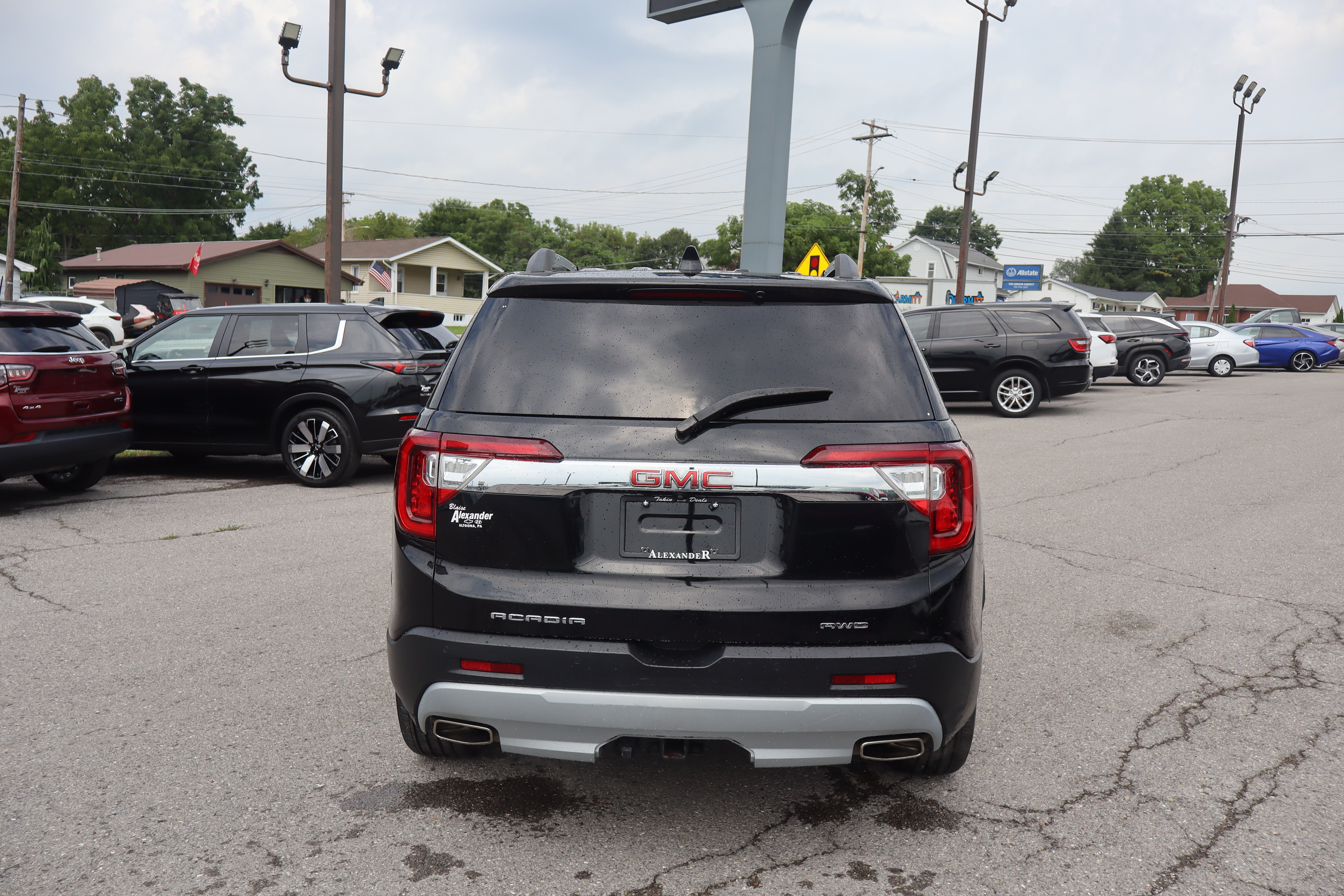 Used 2023 GMC Acadia SLT w/ Technology Package AWD/4WD image 4
