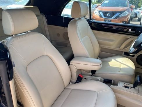 Used 2009 Volkswagen Beetle S image 18
